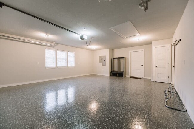 Building Photo - 1906 Almand Dr