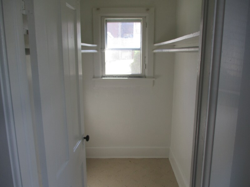 Building Photo - 922 Cameron Ave