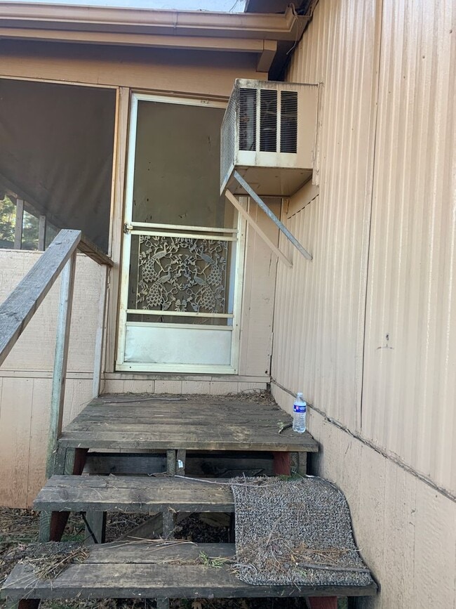 Building Photo - 2 Bedroom one bath Manufactured home on Cul De Sac