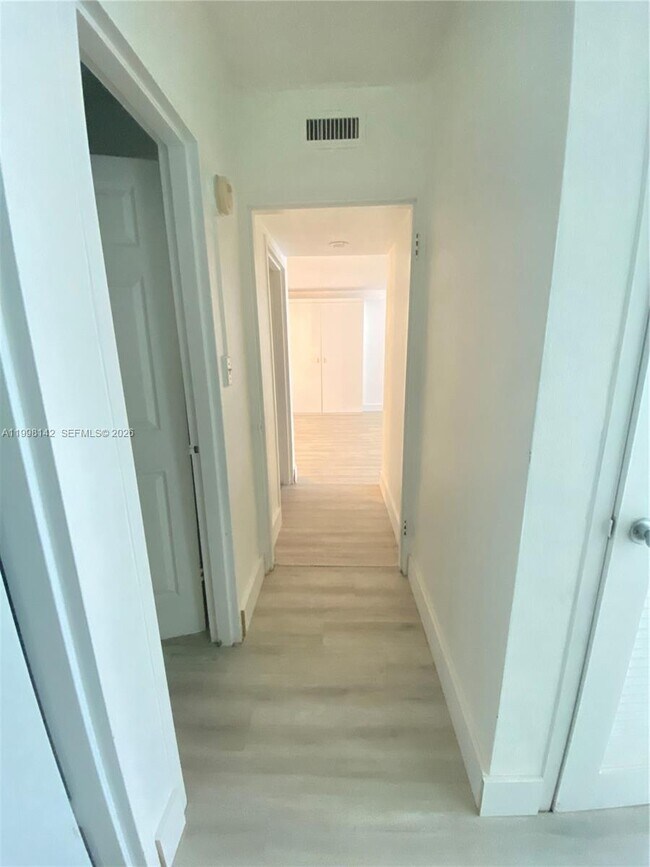 Building Photo - 9225 Collins Ave
