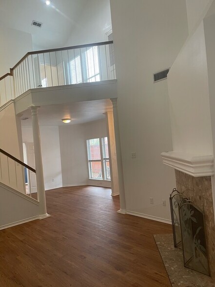 Building Photo - 26 Country Club Pl