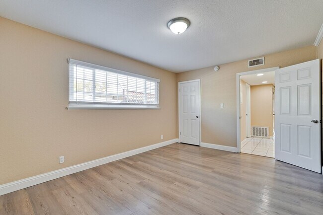 Building Photo - Excellent 2 Bed 1 Bath Home in Santa Clara!