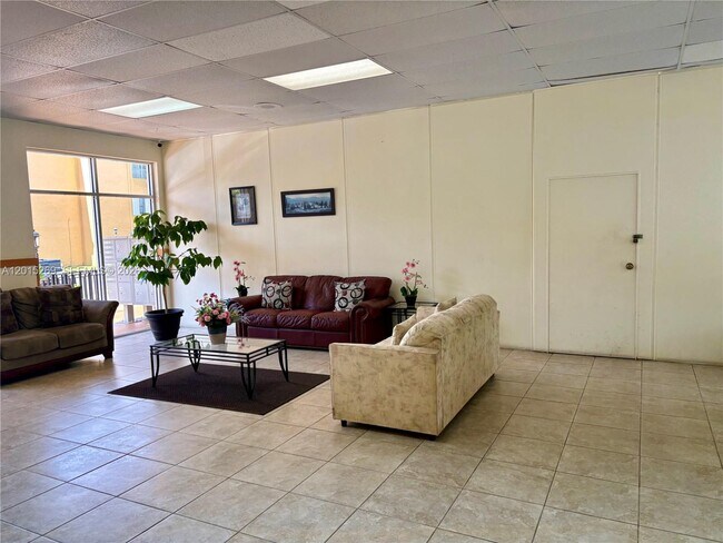 Building Photo - 4304 NW 9th Ave