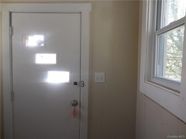 Building Photo - 10 Edmunds Ln