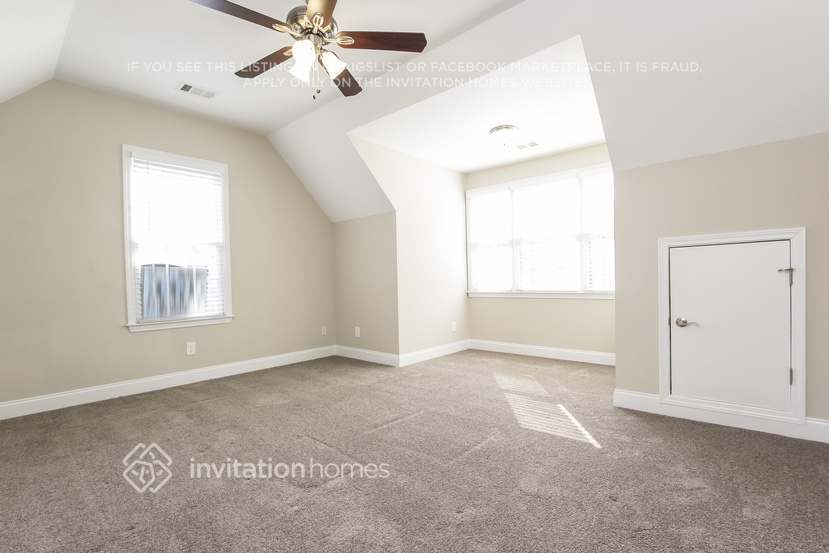 Building Photo - 215 Montana Way