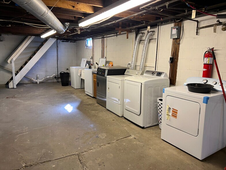 Building Photo - 1300 Stewart St