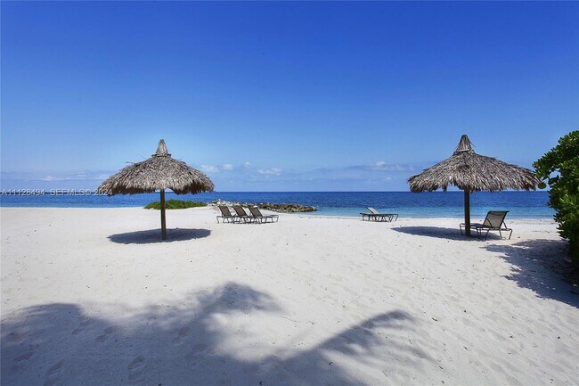 Building Photo - 19117 Fisher Island Dr