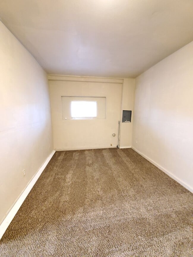 Building Photo - 2 Bedroom for Rent in Warden