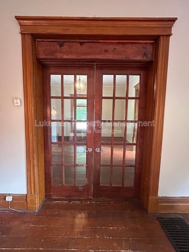 Building Photo - 515 Village St