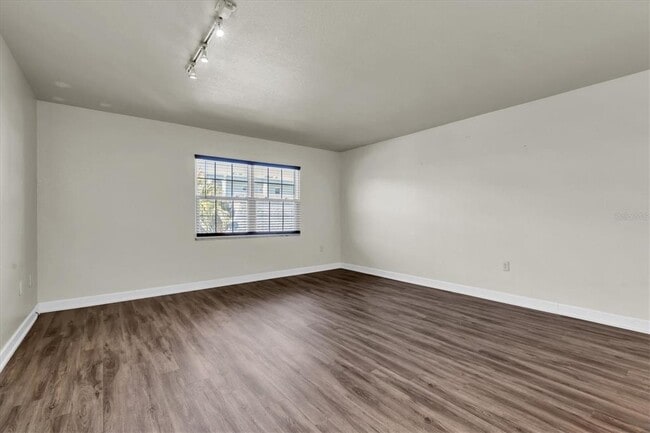 Building Photo - 701 Poinsettia Rd