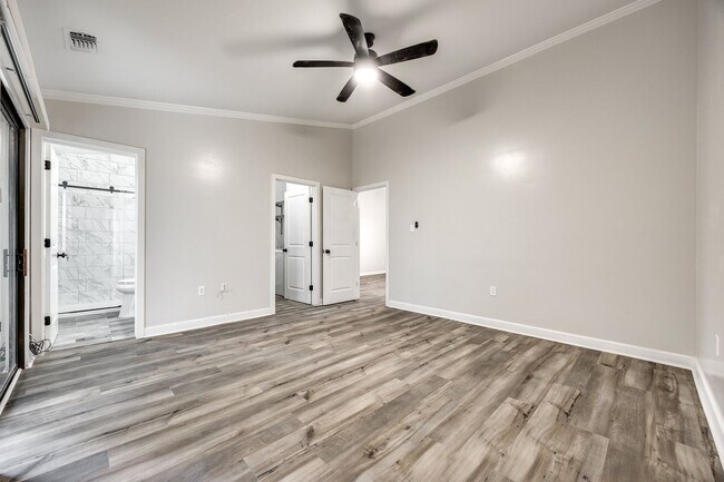 Building Photo - Beautifully remodeled one bedroom, one bath in Lake Wylie Woods!