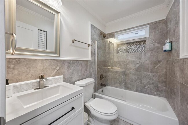 Building Photo - 1290 Glen Forest Way