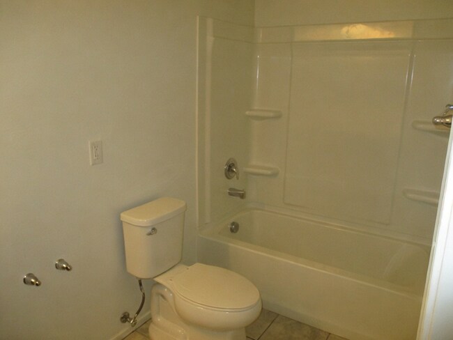 Building Photo - Bright 3BR + Fenced Yard + Community Pool Access in Rancho Sahuarita