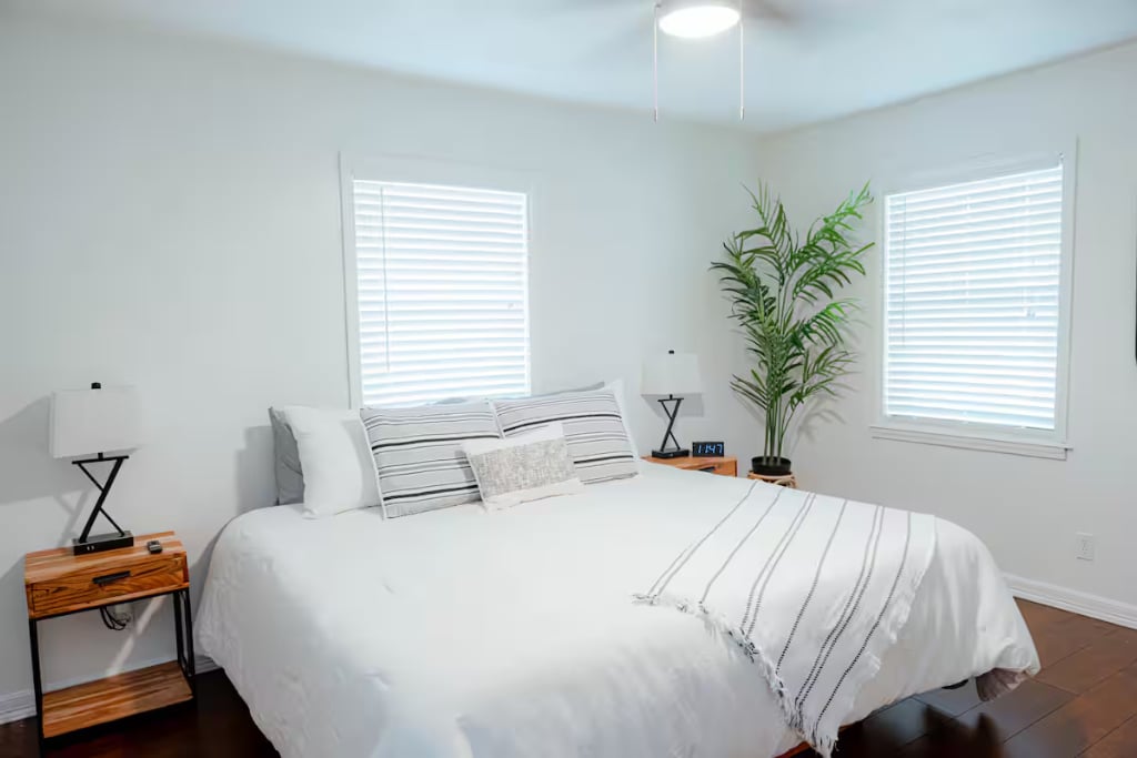 Building Photo - 1011 E Wintergreen Rd