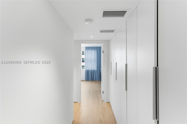Building Photo - 9195 Collins Ave
