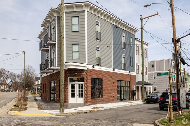 Building Photo - 2200 Carrington St