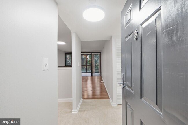 Building Photo - 1001 N Randolph St