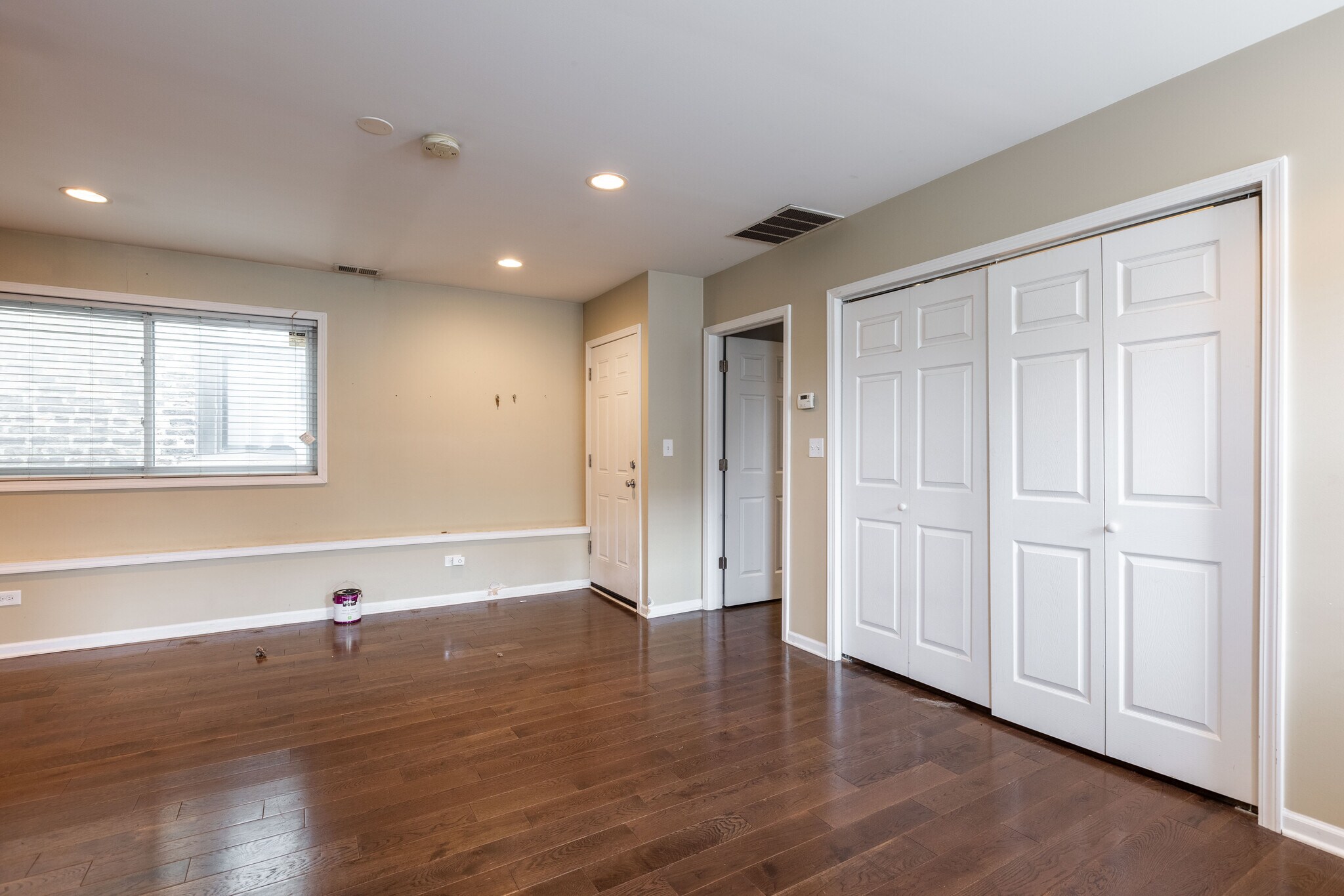 Building Photo - 1530 N Greenview Ave