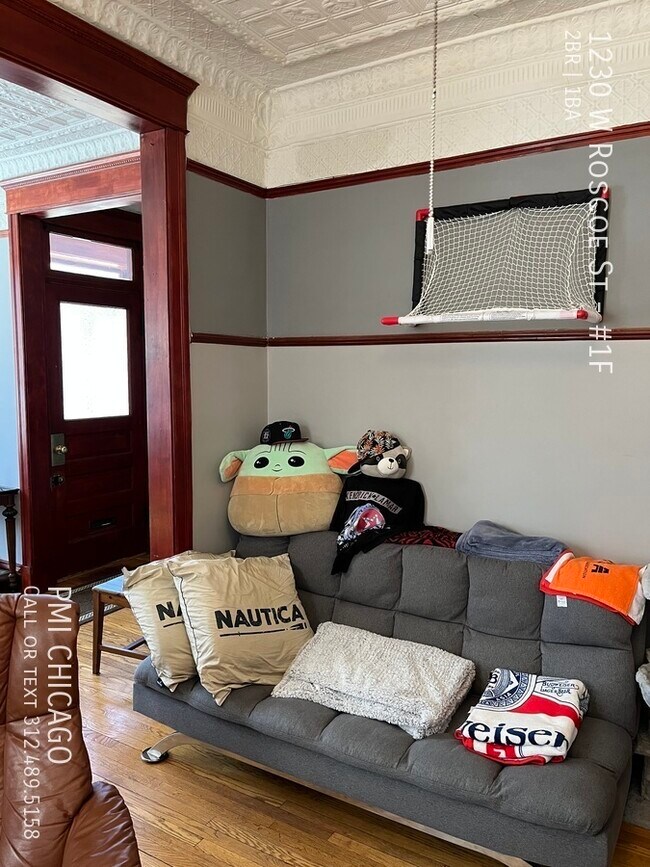 Building Photo - 1230 W Roscoe St