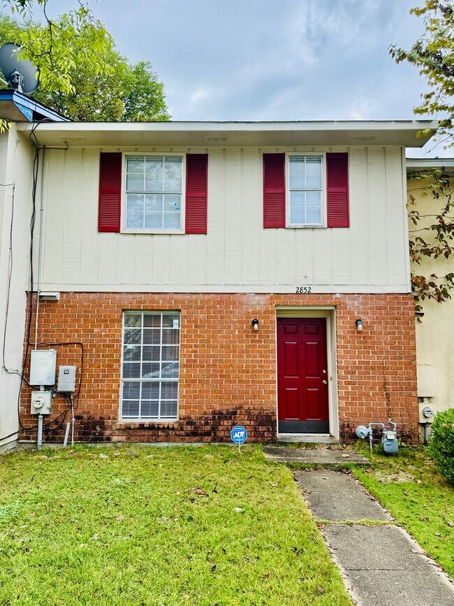 Building Photo - 3-Bedromm 2.5 bath with the Perfect Mix of...