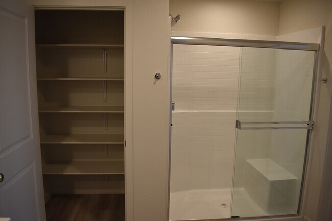 Building Photo - 4624 Athena Dr