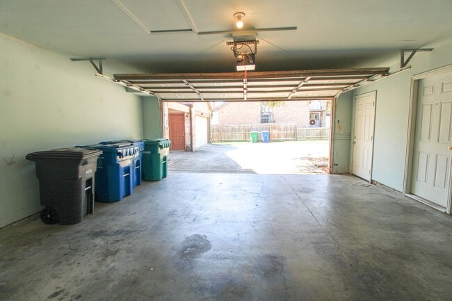 Building Photo - 14302 Indian Woods