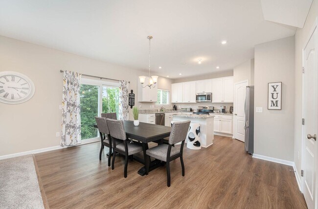 Building Photo - Fully furnished brand new construction. Luxury in HOA with pool