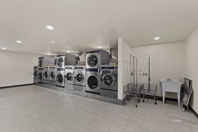 Building Photo - 1879 W Peppertree Dr