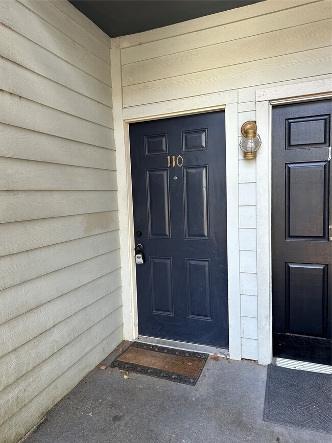 Building Photo - 9009 Richmond Ave.