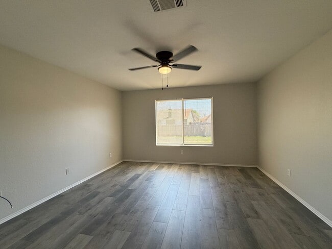 Building Photo - 3/2 in Del Valle