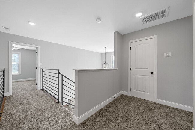 Building Photo - Pet Friendly Four Bedroom with Bonus!