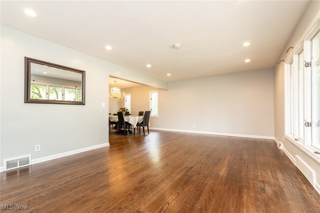 Building Photo - 25035 Penshurst Dr