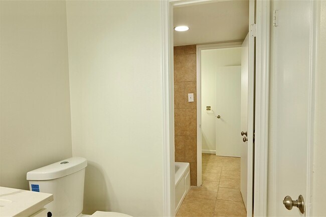 Building Photo - 7918 Prestwood Dr