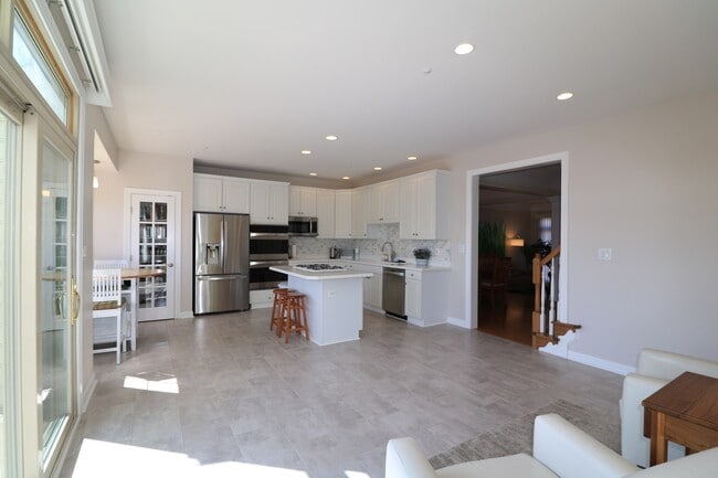 Building Photo - "Coming Soon" Luxury 4 Level Picturesque T...