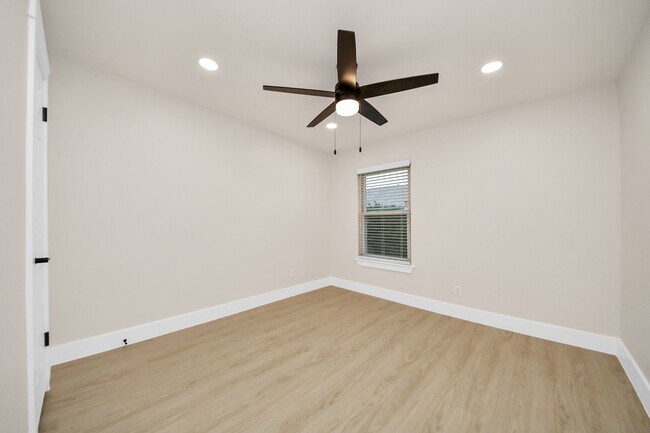 Building Photo - 14647 Perthshire Rd