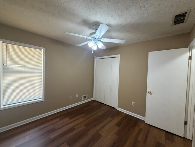 Building Photo - Charming Two-Story Home on a Corner Lot in Jonesboro