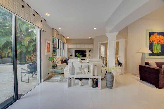 Building Photo - 2106 NW 60th Cir