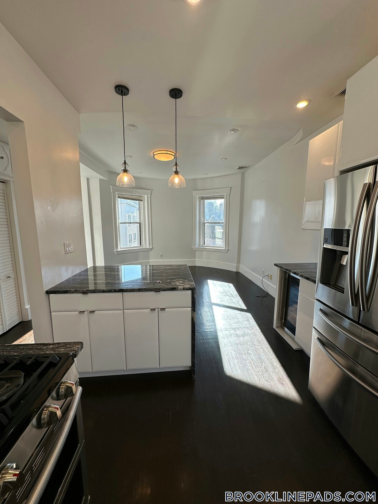 Building Photo - 40 Cameron St