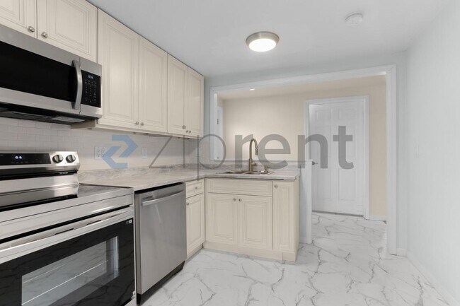 Building Photo - 1413 12th St NE