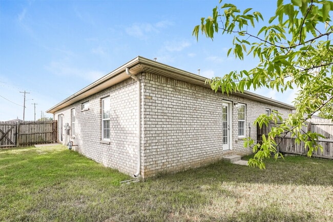 Building Photo - 574 Rose Cottage Cir