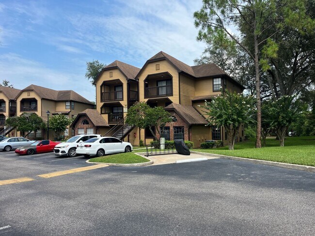 Building Photo - 315 Lakepointe Dr