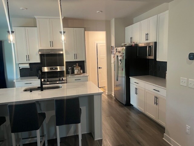 Building Photo - 932 Green Vly