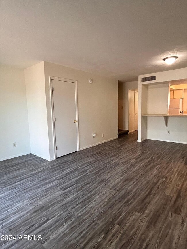 Building Photo - 2832 E Le Marche Ave