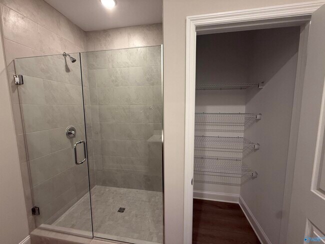 Building Photo - 158 River Pointe Dr