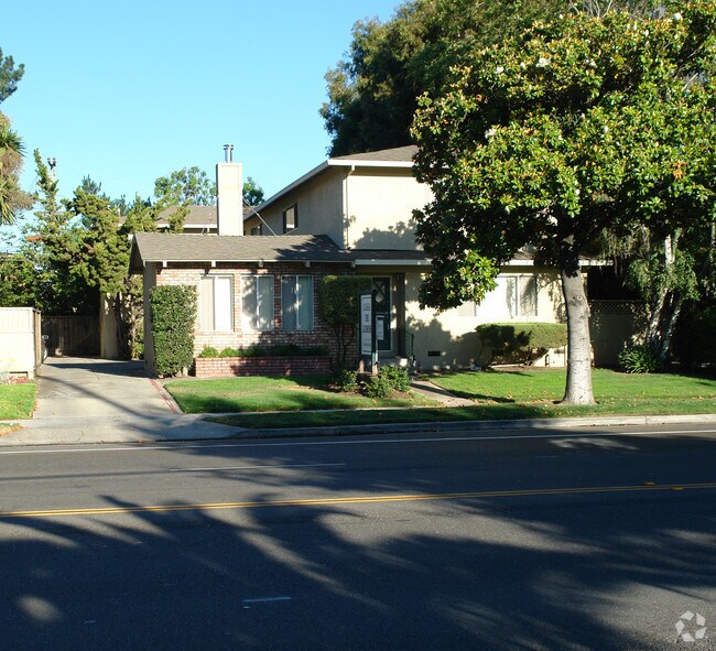 Building Photo - Casa De Lobos Luxury Townhomes