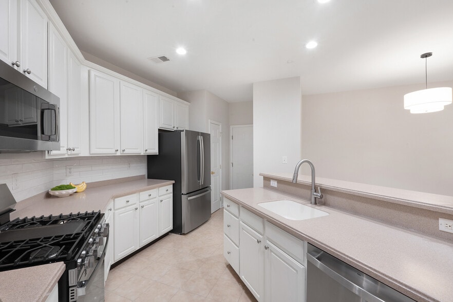 Kitchen - 64 Henning Ter