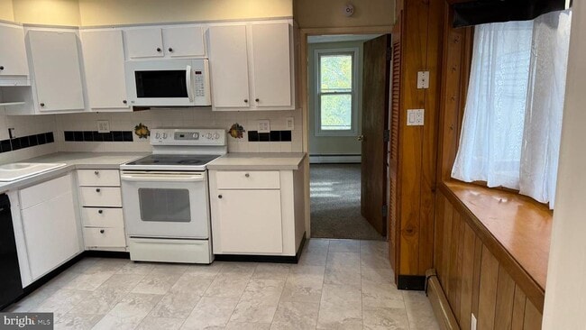 Building Photo - 328 Hutchinson Terrace