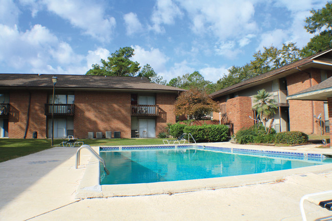 Building Photo - Student Quarters Valdosta