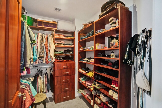 Building Photo - 516 Hendricks Isle