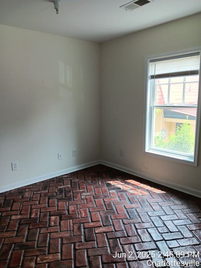 Building Photo - 515 14th St NW
